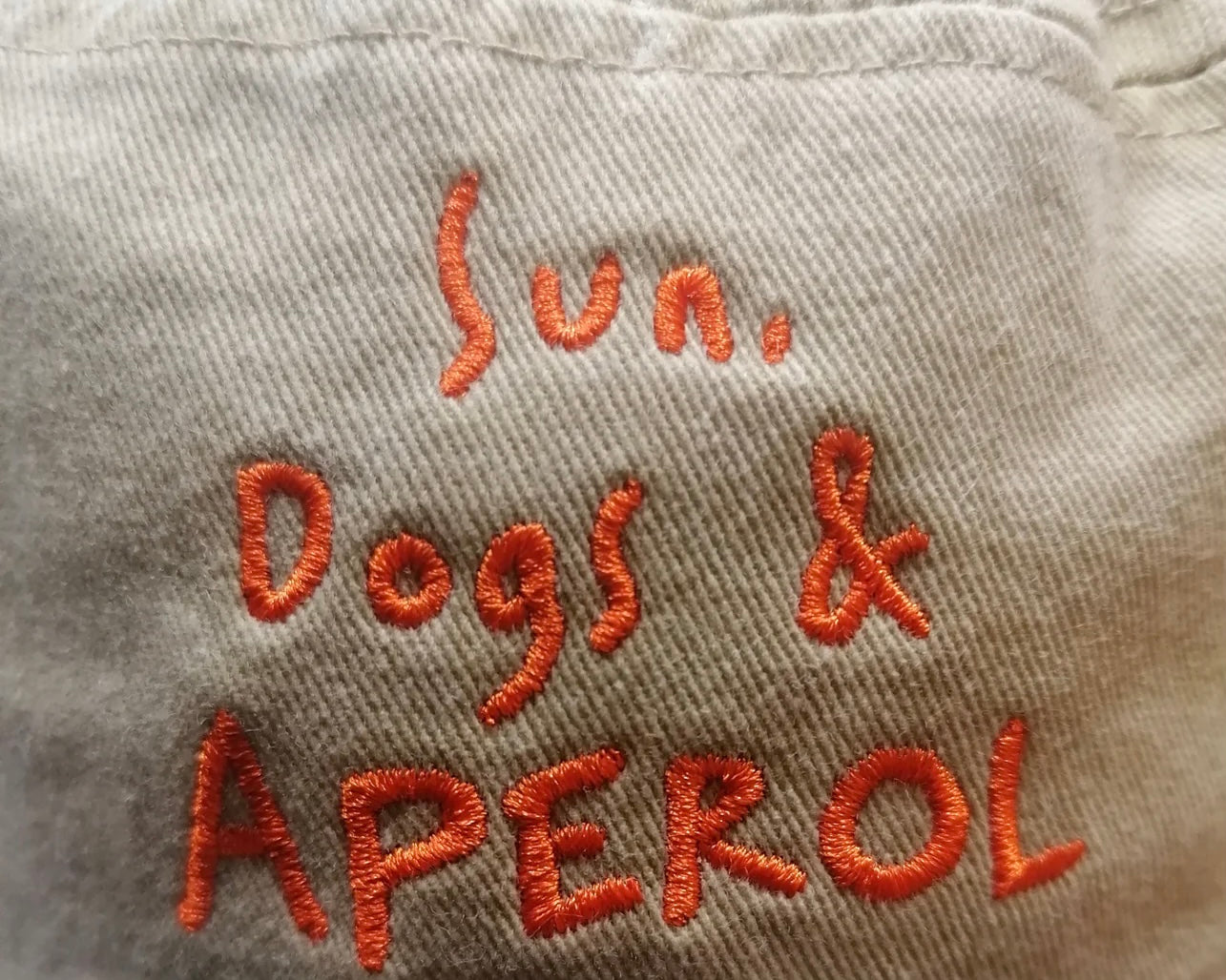 Bucket Hat "SUN, DOGS & APEROL" washed beige