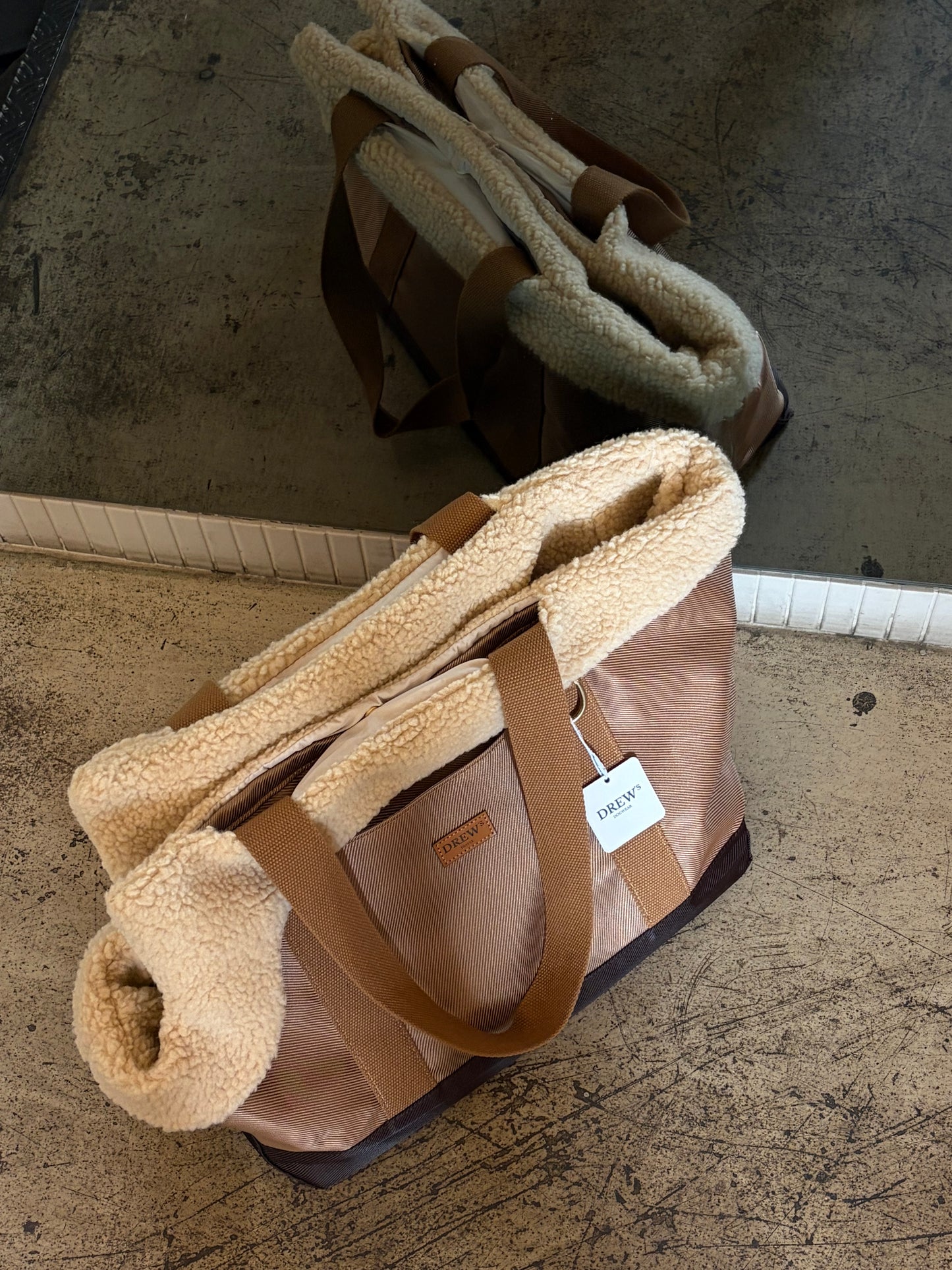 Dog carrier with teddy lining Aspen