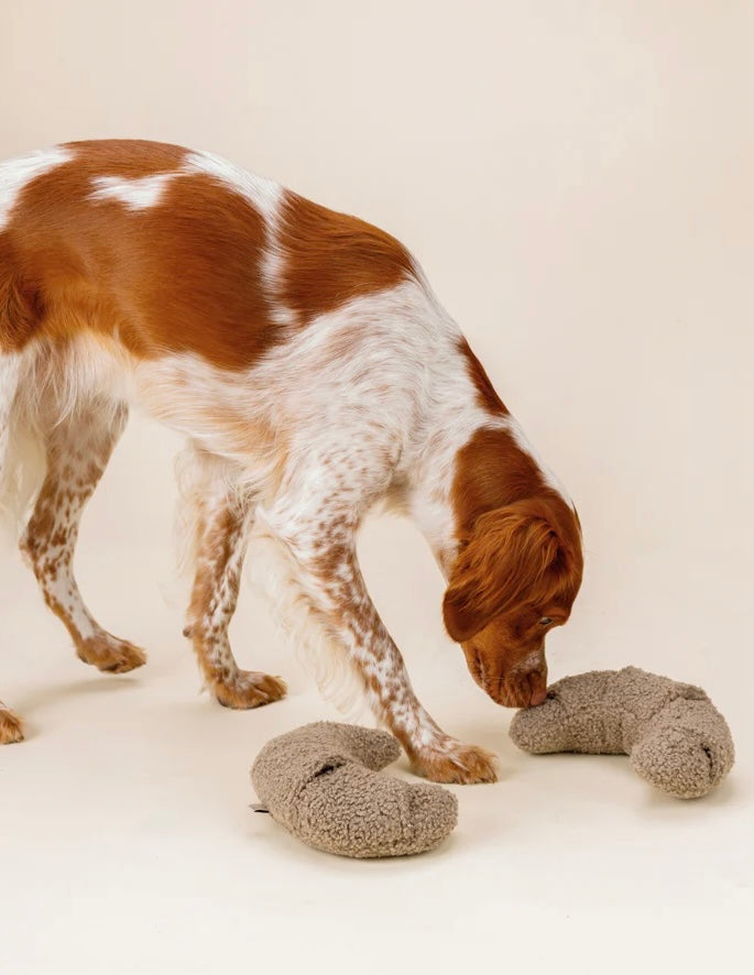 Enrichment plush dog toy CROISSANT