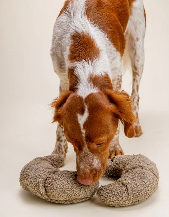 Enrichment plush dog toy CROISSANT